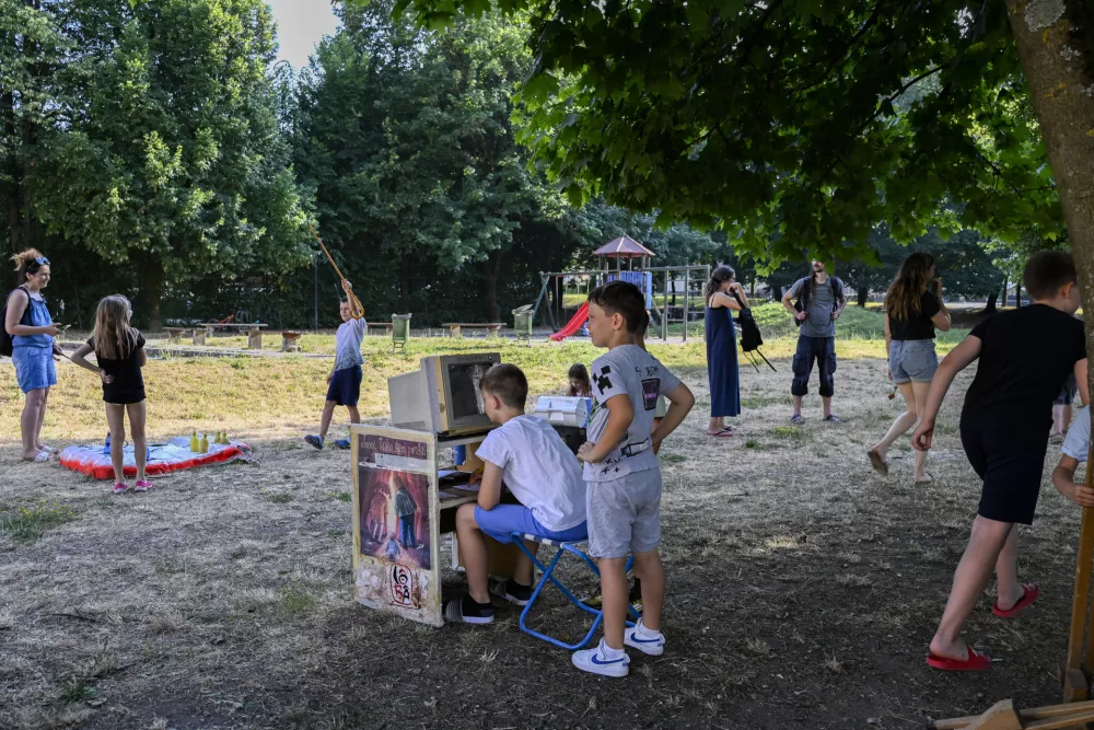 otrociigraigranjeotro&scaron;tvo25.06.2025 - 28. mednarodni festival Ana Desetnica - &Scaron;tepanjsko naseljeFOTO: Nik Erik Neubauer