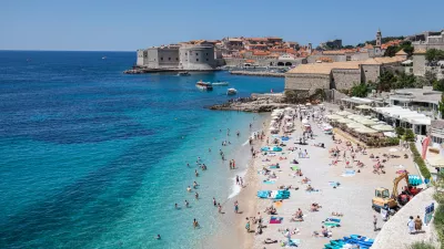 In Dubrovnik, summer temperatures are already reaching 27 degrees Celsius at the end of May, and in the coming months, heat is expected that could break previous records, according to meteorologists. So most citizens decided to seek salvation in the sea. May 24, 2026 Dubrovnik CroatiaPhoto: Grgo Jelavic/PIXSELL/Sipa USANo Use Belgium. No Use Bosnia and Herzegovina. No Use Germany. No Use Croatia. No Use Vatican City.