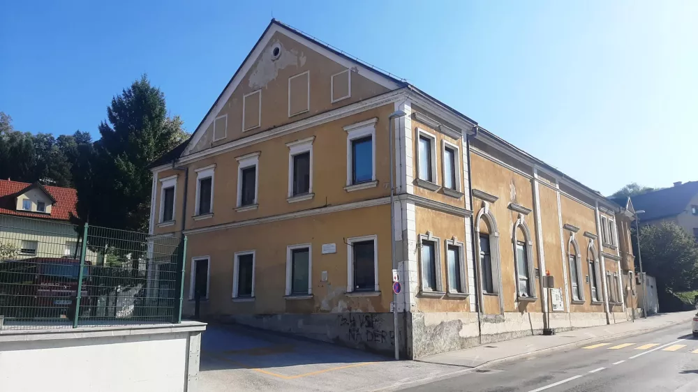 Konec klasičnih &scaron;olskih klopi: v Zagorju nastaja najsodobnej&scaron;a učilnica prihodnosti