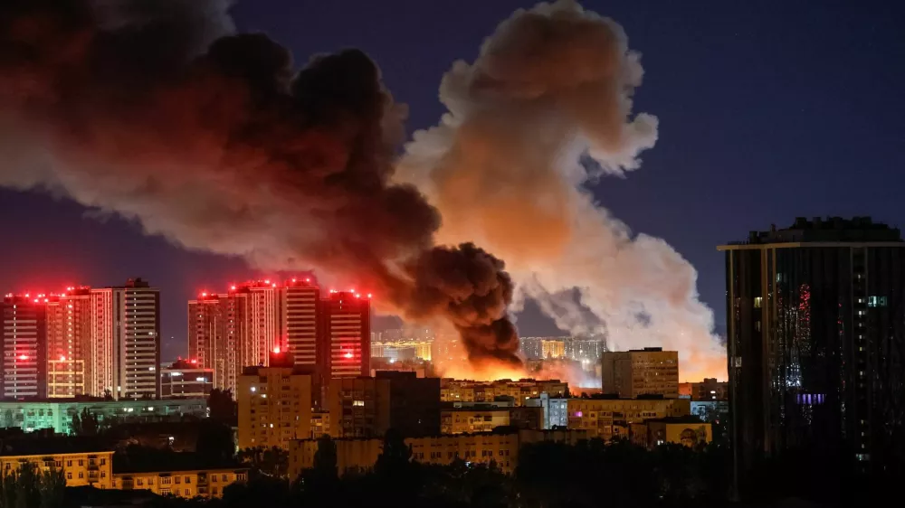 Smoke rises in the city during a Russian missile strike, amid Russia's attack on Ukraine, in Kyiv, Ukraine September 8, 2026. REUTERS/Gleb Garanich