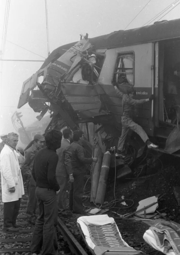 Trčenje vlakov na železni&scaron;ki postaji Preserje, 20. 9. 1976 / Foto: Marjan Ciglič/hrani Muzej Novej&scaron;e Zgodovine Slovenije