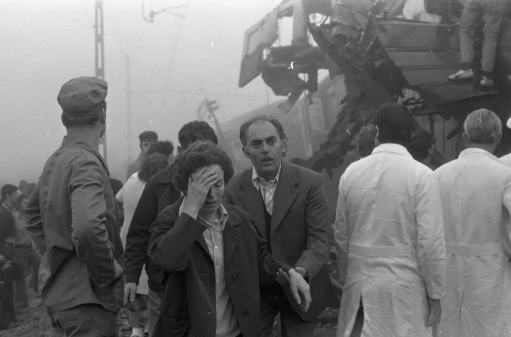 Trčenje vlakov na železni&scaron;ki postaji Preserje, 20. 9. 1976 / Foto: Marjan Ciglič/hrani Muzej Novej&scaron;e Zgodovine Slovenije