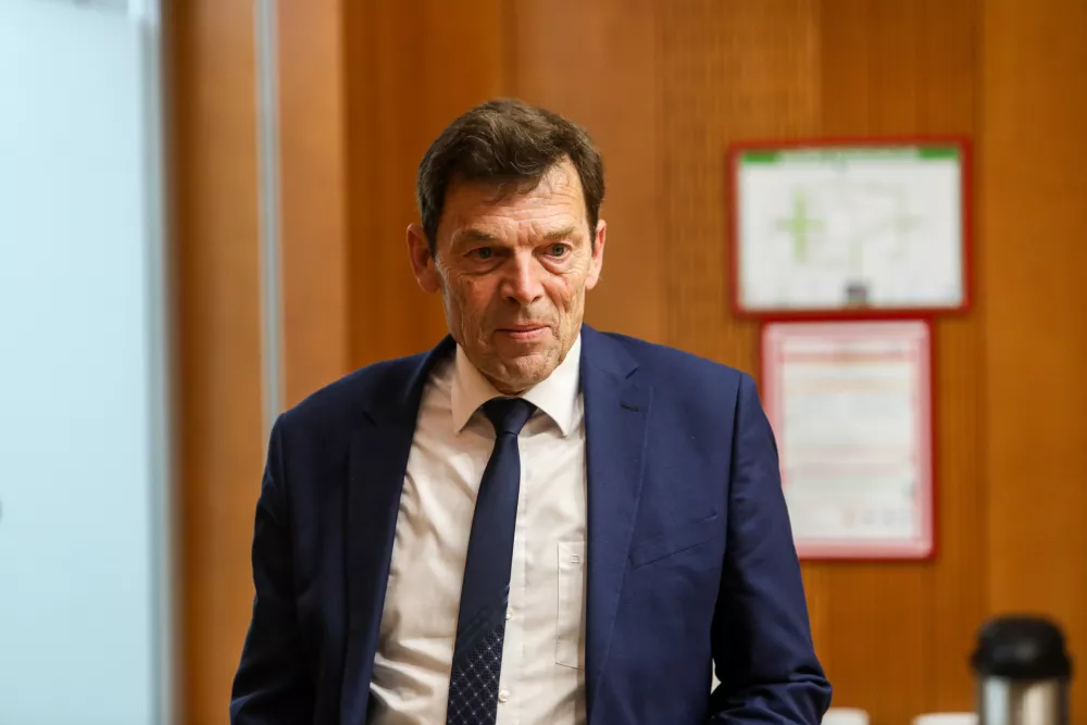 Ukinitev devetletke: Ali radikalna namera zamegljuje &scaron;e radikalnej&scaron;i akcijski načrt?