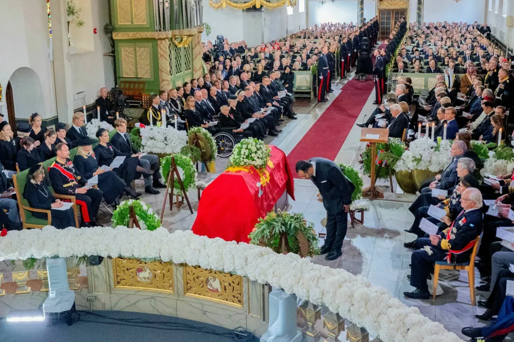 President of the Norwegian Parliament (the Storting) Masud Gharahkhani bows at the coffin during the funeral ceremony of Norway's King Harald at Oslo Cathedral, in Oslo, Norway, September 9, 2026. NTB/Stian Lysberg Solum via REUTERS  ATTENTION EDITORS - THIS IMAGE WAS PROVIDED BY A THIRD PARTY. NORWAY OUT. NO COMMERCIAL OR EDITORIAL SALES IN NORWAY.