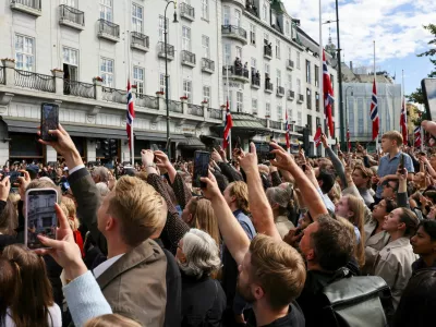People use their mobile phones on the day of Norway's King Harald's funeral, in Oslo, Norway, September 9, 2026. NTB/Hans Olav Torgersen via REUTERS  ATTENTION EDITORS - THIS IMAGE WAS PROVIDED BY A THIRD PARTY. NORWAY OUT. NO COMMERCIAL OR EDITORIAL SALES IN NORWAY.