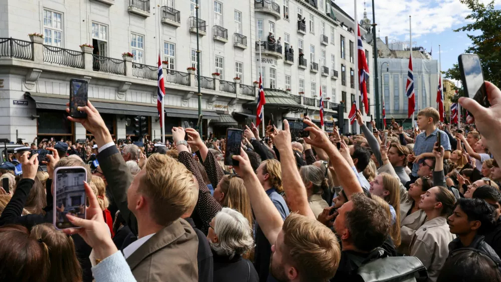 People use their mobile phones on the day of Norway's King Harald's funeral, in Oslo, Norway, September 9, 2026. NTB/Hans Olav Torgersen via REUTERS  ATTENTION EDITORS - THIS IMAGE WAS PROVIDED BY A THIRD PARTY. NORWAY OUT. NO COMMERCIAL OR EDITORIAL SALES IN NORWAY.