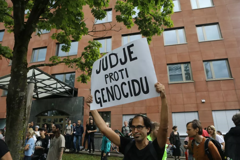 9.9.2026 - Protest - NE GENOCIDNEMU VELEPOSLANI&Scaron;TVU&laquo; proti odprtju izraelskega veleposlani&scaron;tva v Ljubljani.Foto: Luka Cjuha