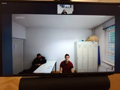 Organiziral humanitarne teke, zdaj je v priporu zaradi nasilnega ropa