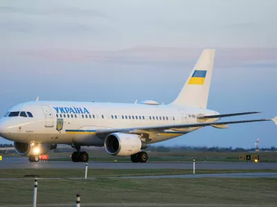 An aircraft carrying Ukraine's President Volodymyr Zelenskiy and his wife, Olena Zelenska, arrives a day before Zelenskiy's meeting with Canadian leaders, at Calgary International Airport in Calgary, Alberta, Canada, September 9, 2026. REUTERS/Todd Korol/Pool