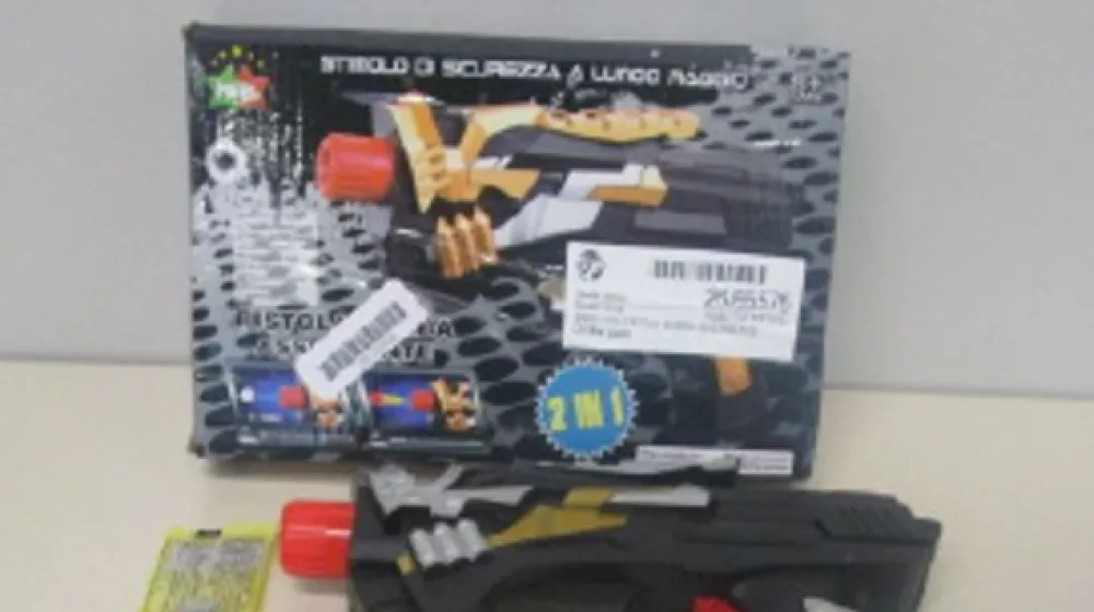 Ljubljana.Odpoklicana igraca Pistola bomba assorbente.Foto: Zdravstveni inspektorat RS