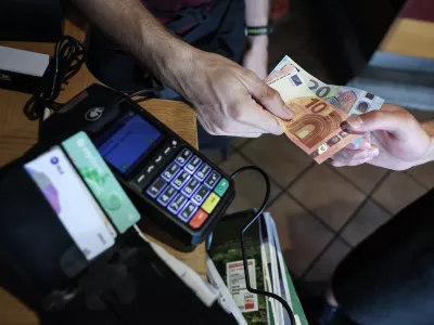 - 18.08.2026 - bankopmat, denar, gotovinsko plačevanje, kartično plačevanje//FOTO: Jaka Gasar