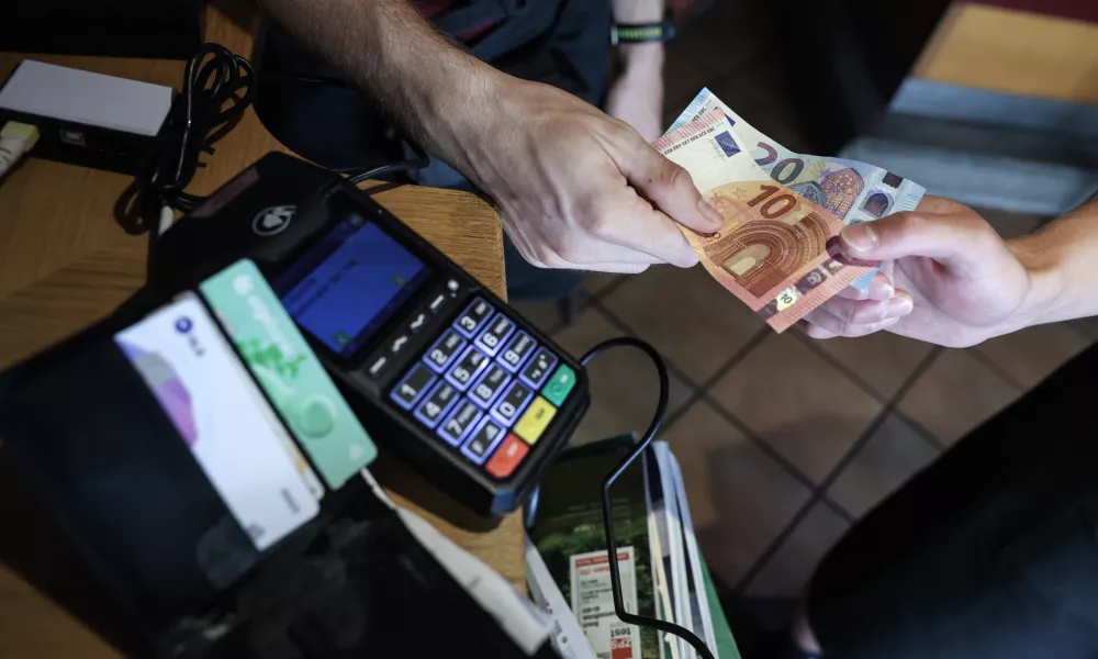 - 18.08.2026 - bankopmat, denar, gotovinsko plačevanje, kartično plačevanje//FOTO: Jaka Gasar