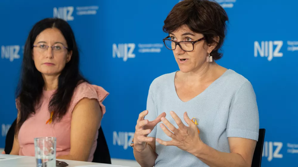 Ljubljana, NIJZ.Novinarska konferenca Nacionalnega instituta za javno zdravje (NIJZ) ob svetovnem dnevu preprecevanja samomora, na kateri so predstavili aktualne podatke na podrocju umrljivosti zaradi samomora in aktivnosti za preprecevanje samomora, ki se izvajajo v Sloveniji.Psihologinja Vita Postuvan in vodja programskega odbora za preprecevanje samomora pri nacionalnem programu za dusevno zdravje MIRA Sasa Roskar.