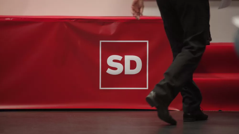 simbolična fotografija, politika,  - 10.01.2015 - 10. volilni Kongres SD - Socialni Demokrati, na katerem so volili individualne funkcije in organe SD  //FOTO: Luka Cjuha.