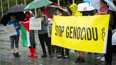 Ljubljana, Trg republike.Novinarska konferenca Gibanja za pravice Palestincev, Amnesty International Slovenije in Drustva Iskra pred prihodom izraelskega ministra za zunanje zadeve Gideona Sara v DZ. 