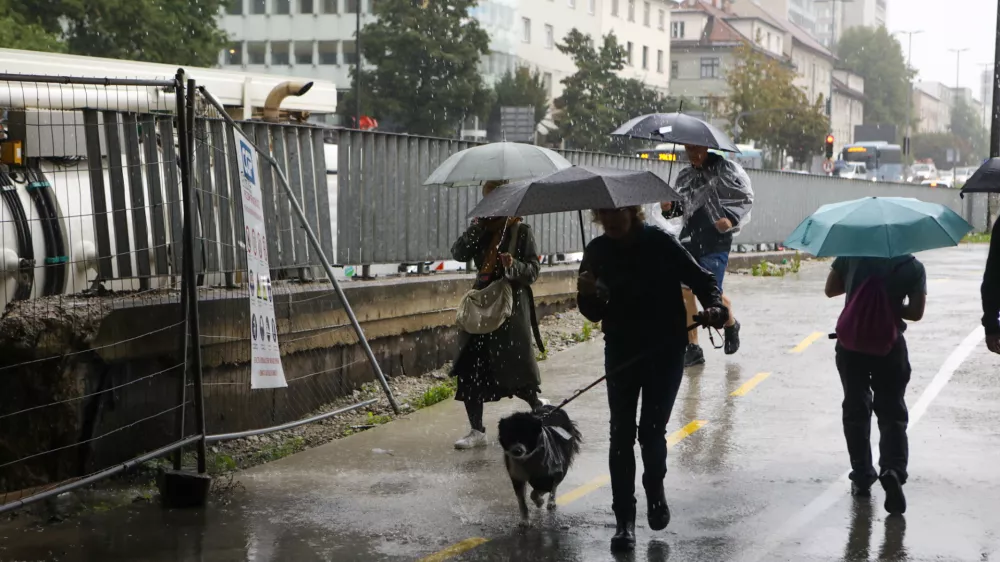 10.9.2025 - Podvoz Dunajska cesta - gradbi&scaron;če - črpanje vode VO KA - dež deževjeFoto: Luka Cjuha