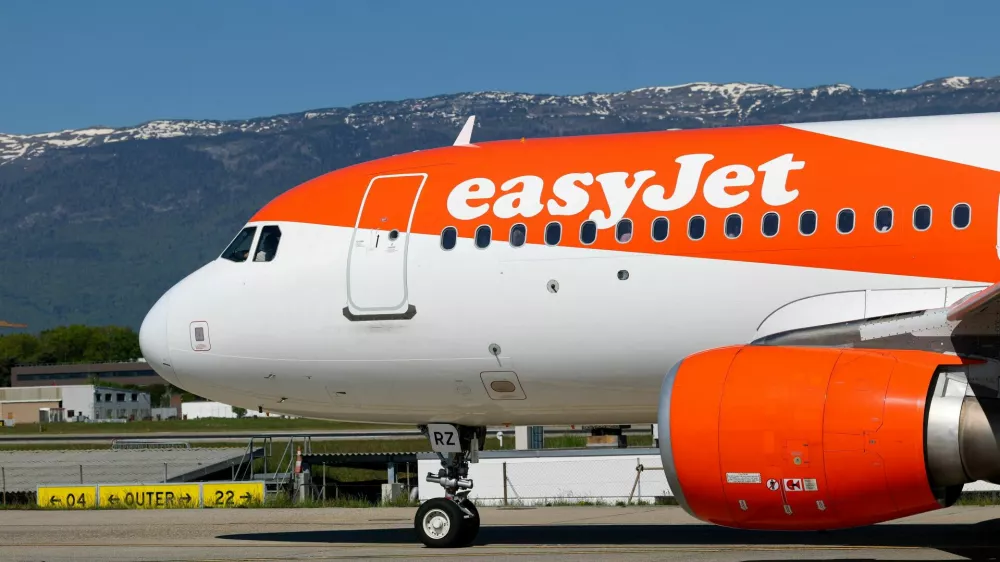 FILE PHOTO: An Airbus A320 aircraft operated by EasyJet prepares for takeoff at Cointrin Airport in Geneva, Switzerland, April 24, 2026. REUTERS/Denis Balibouse/File Photo