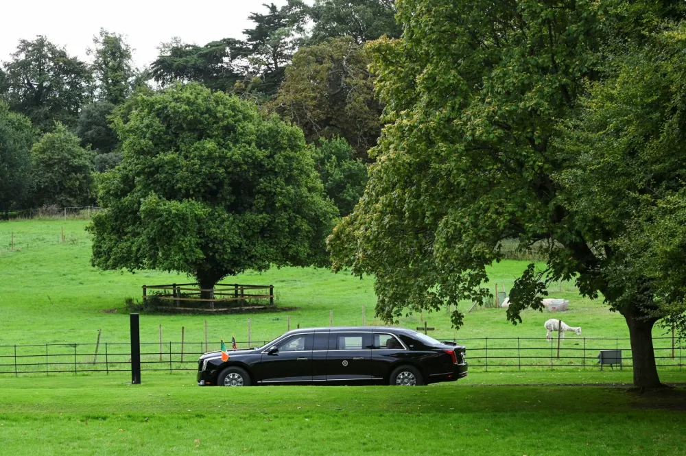 The Presidential State Car, "The Beast", carrying U.S. President Donald Trump, leaves after a meeting with Ireland's Prime Minister (Taoiseach) Micheal Martin at Farmleigh House in Phoenix Park, Dublin, Ireland, September 12, 2026. REUTERS/Natalia Campos   TPX IMAGES OF THE DAY