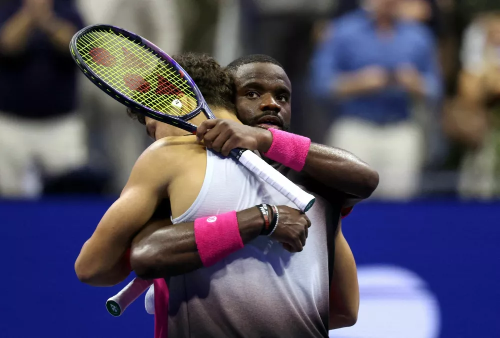 Tennis - U.S. Open - Flushing Meadows, New York, United States - September 11, 2026 Ben Shelton of the U.S. embraces Frances Tiafoe of the U.S. after winning his semi final match IMAGN IMAGES via Reuters/Geoff Burke   TPX IMAGES OF THE DAY