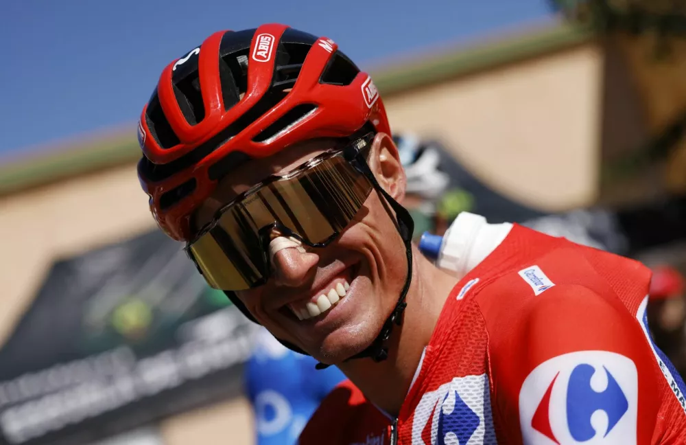 Cycling - Vuelta a Espana - Stage 20 - La Calahorra to Collado del Alguacil - La Calahorra, Spain - September 12, 2026 Movistar Team's Enric Mas before the start of stage 20 REUTERS/Marcelo Del Pozo
