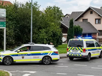 Streljanje pri Vodicah, policija, policijski avto, policist, intervencija