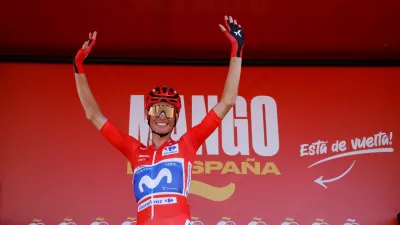 Cycling - Vuelta a Espana - Stage 21 - Granada to Granada - Granada, Spain - September 13, 2026 Movistar Team's Enric Mas wearing the red jersey before the start of stage 21 REUTERS/Marcelo Del Pozo   TPX IMAGES OF THE DAY