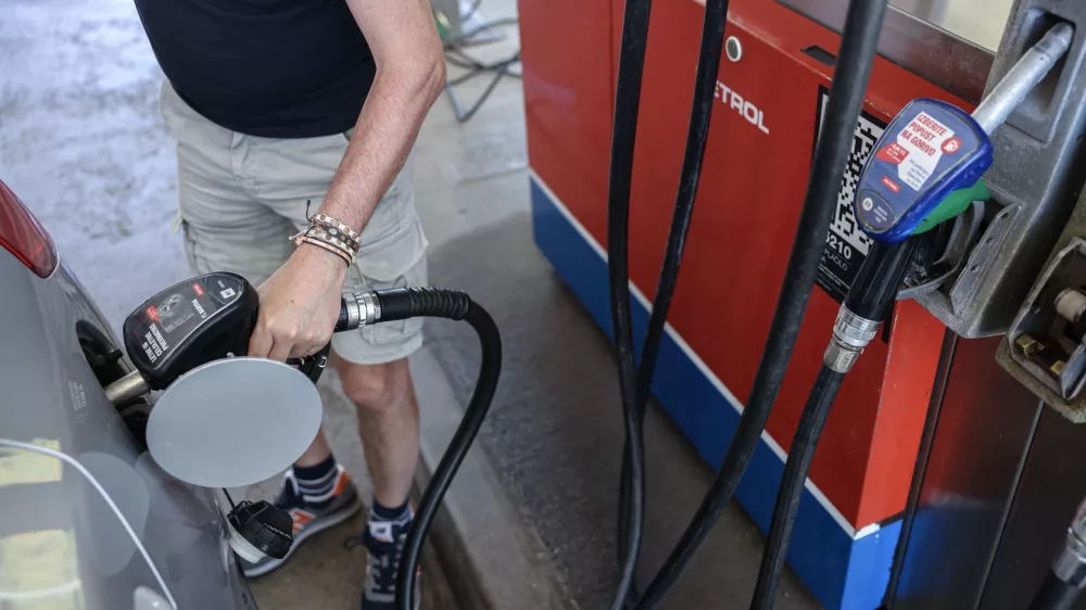 - 08.09.2026 - točenje goriva, gorivo, nafta, bencin, Petrol, podražitev naftnih derivatov//FOTO: Jaka Gasar