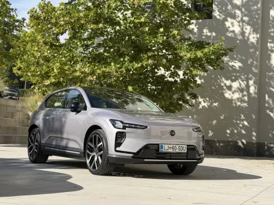 Volvo EX60 prekipeva od električne moči in dosega. / Foto: Matjaž Terzič