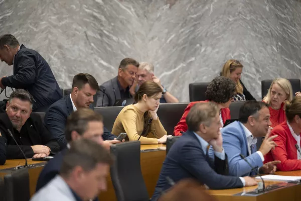 Lucija Tacer Perlin15.06.2026 Državni zbor - parlament - Izredna seja DZ, na kateri bodo odločali o spremembah zakona o lokalnih volitvah ter obravnavali mandatno-volilne zadeve, v okviru katerih bi DZ potrdil mandata nadomestnima poslankamafoto: Nik Erik Neubauer