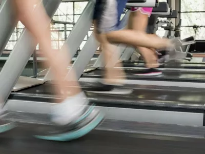 Women and men running on a treadmill at the gym,Image: 280009115, License: Royalty-free, Restrictions:, Model Release: no / Foto: Profimedia