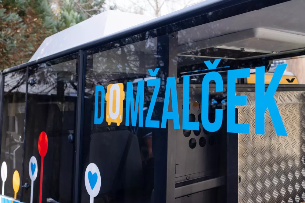 Domžale &scaron;irijo mrežo javnega prevoza in souporabe vozil