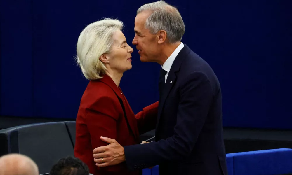 Canadian Prime Minister Mark Carney is congratulated by European Commission President Ursula von der Leyen after his speech at the European Parliament in Strasbourg, France September 17, 2026. REUTERS/Yves Herman   TPX IMAGES OF THE DAY