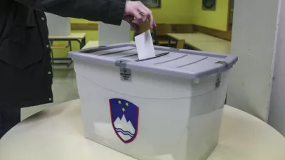 volilna skrinja- 20.12.2015 - referendum o noveli zakona o zakonski zvezi in družinskih razmerjih (ZZZDR-D) -    ///FOTO: Luka Cjuha.