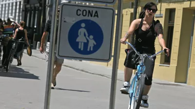 - kolesar na coni za pešce - kolesarji in pešci //FOTO: Luka Cjuha