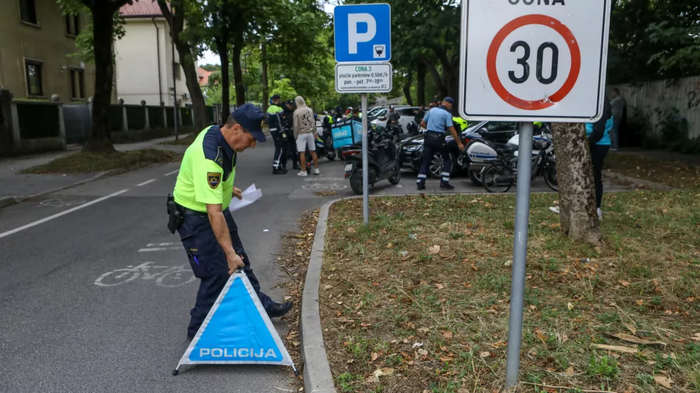 11.7.2025 - policija, nadzor prometa, lahka motorna vozila, skuter, moped, varnost v prometruFoto: Luka Cjuha