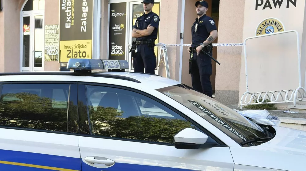 Mo&scaron;ki je v &Scaron;ibeniku z nožem ubil 28-letnika in hudo po&scaron;kodoval 22-letnico. 