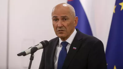 Janez JanšaStrateški svet za gospodarstvo23.7.2026 - konstitutivna seja strateškega sveta za gospodarstvo, ki se je bo udeležil tudi predsednik vlade Janez Janša (pred začetkom izjava za medije Janše ter predsednika strateškega sveta Marko LotričFoto: Luka Cjuha