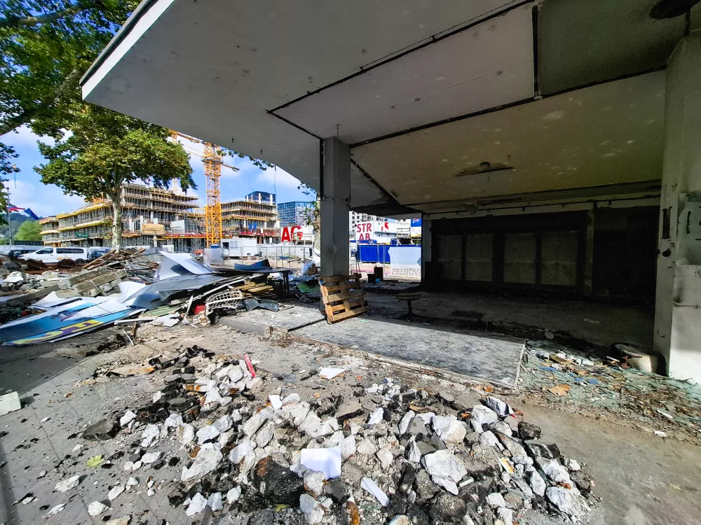 15.9.2026 - Avtobusna postaja ljubljana - AP - ru&scaron;enje stara stavba - gradbi&scaron;čeFoto: Luka Cjuha