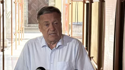 Ljubljana, mestna hisa.Novinarska konferenca Mestne obcine Ljubljana, na kateri je zupan Zoran Jankovic spregovoril o aktualnih zadeva, podzupan Rok Znidarsic pa je predstavil urbanisticno vizijo razvoja Ljubljane do leta 2045 in popeljal po razstavi Supermesto.Foto: STA