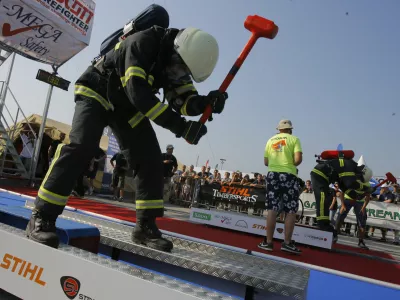 - Firefighter combat challenge 2011 - gasilski spektakel - svetovno priznan gasilski preizkus organiziralo prostovoljno gasilsko dru&scaron;tvo Radovljica, gasilci - tekmovanje   //FOTO: Jaka Adamič