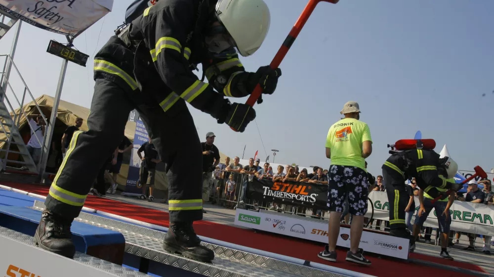 - Firefighter combat challenge 2011 - gasilski spektakel - svetovno priznan gasilski preizkus organiziralo prostovoljno gasilsko dru&scaron;tvo Radovljica, gasilci - tekmovanje   //FOTO: Jaka Adamič