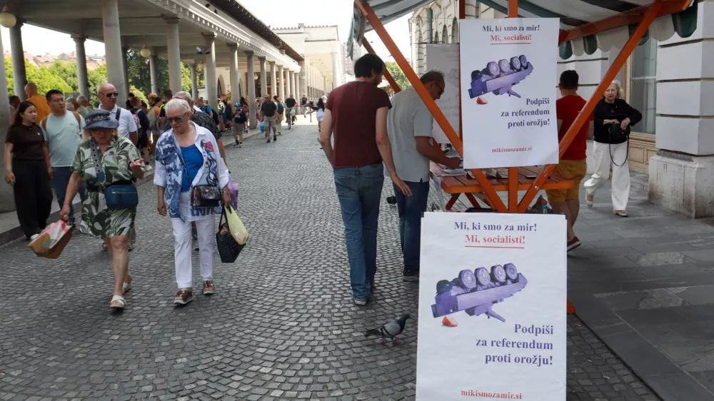 12.06.2025 -zbiranje podpisov, mi smo za mir, MI socijalistiFoto: Tomaž Skale