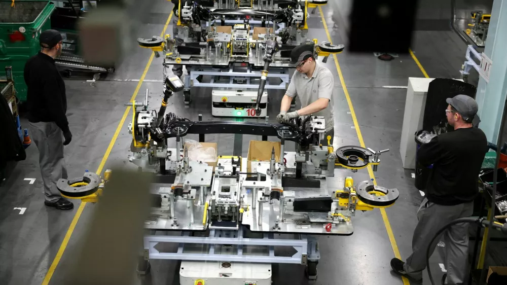 FILE PHOTO: Workers assemble components on the production line for the Qashqai model car at the Nissan car factory in Sunderland, Britain, December 16, 2025. REUTERS/Phil Noble/File Photo
