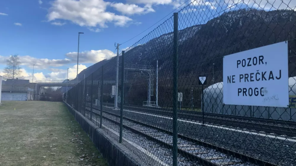 vlak, železnica, Jesenice