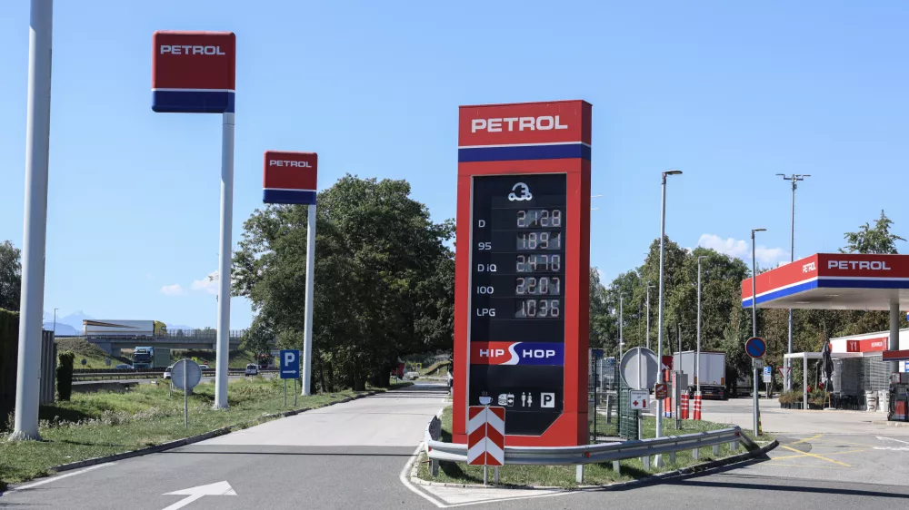 - 08.09.2026 - točenje goriva, gorivo, nafta, bencin, Petrol, podražitev naftnih derivatov//FOTO: Jaka Gasar