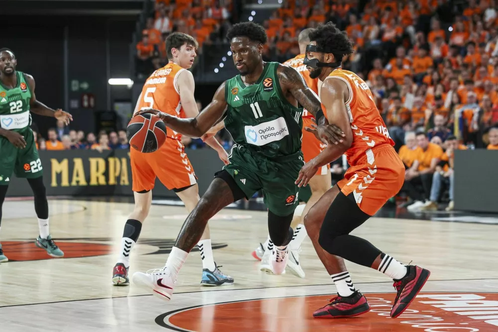 Nigel Hayes-Davis of Panathinaikos and Braxton Key of Valencia during the Turkish Airlines EuroLeague basketball match, Playoffs, Game 5, between Valencia Basket and Panathinaikos Aktor Athens on 13 May 2026 at Roig Arena in Valencia, Spain - Photo Irina R Hipolito / Spain DPPI / DPPI,Image: 1098771821, License: Rights-managed, Restrictions: Hungary Out, Model Release: no / Foto: Profimedia