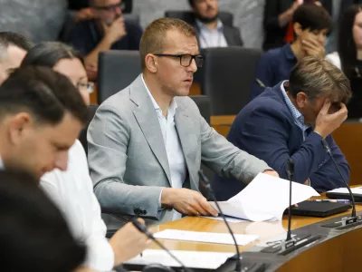 Boris Mijič resnica21.9.2026 - začetek redne seje DZ z glasovanjem o zahtevi skupine poslank in poslancev, Državni zbor redna sejaFoto: Luka Cjuha