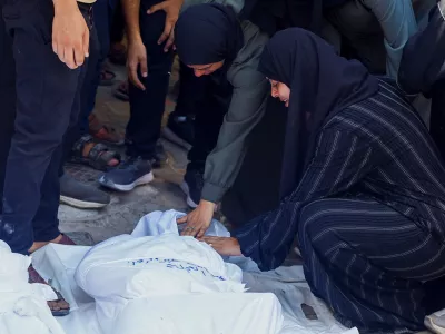 Mourners react during the funeral of Palestinians who were killed when a residential building that had been damaged in an earlier Israeli strike during the war collapsed, according to medics, at Al Shifa Hospital in Gaza City, September 16, 2026. REUTERS/Mohammed Issa