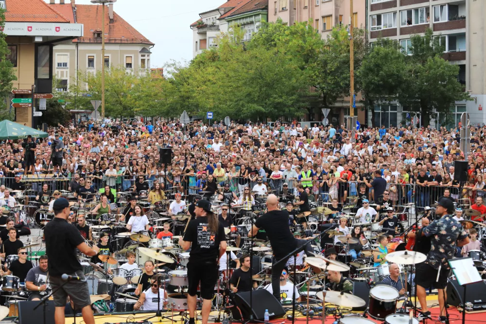 Maribor - Glavni trg - Kultura - Koncerti - Bobnarski dogodek Sokijevih 130 bobnarjev - Marko Sor&scaron;ak - Soki - bobnarji - - AvtorAndrej Petelin&scaron;ek