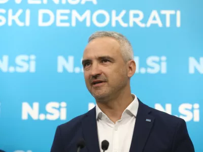 Od soseda Srečka do podmladka NSi: Janez Cigler Kralj na veliko zaposluje